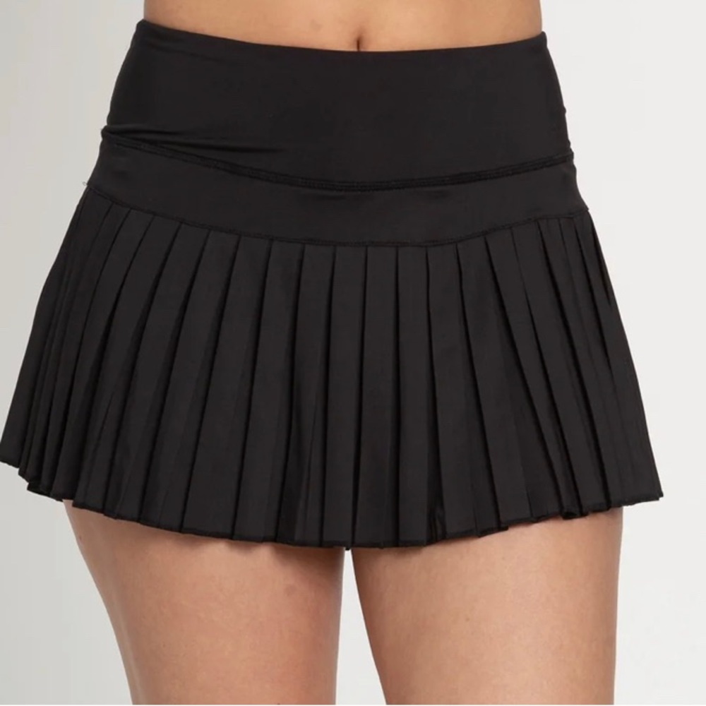 Gold hinge black skirt NWT -M